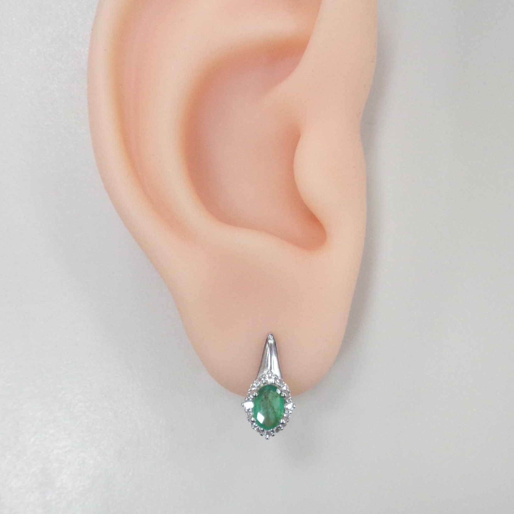 Серебряные серьги с изумрудами